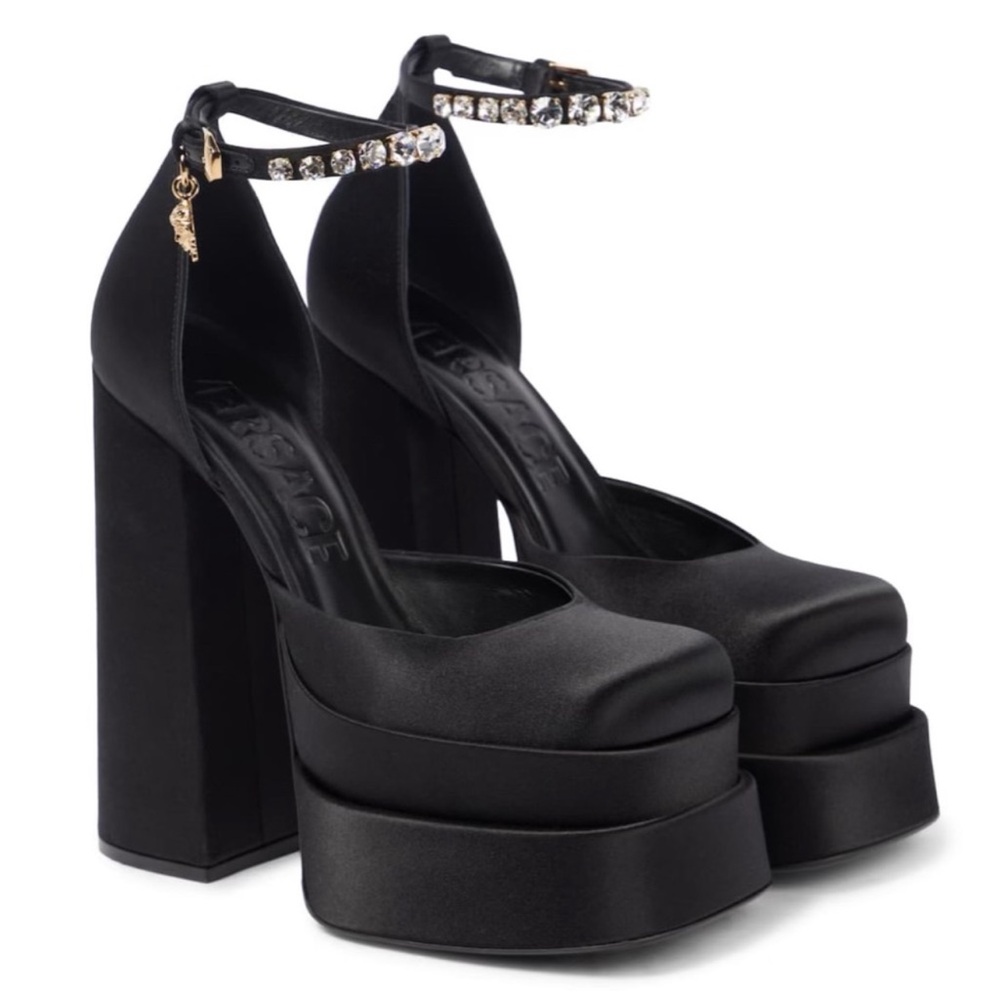 Versace
Medusa Aevitas platform pumps